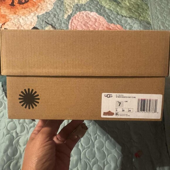 UGG - Picture 4 of 4